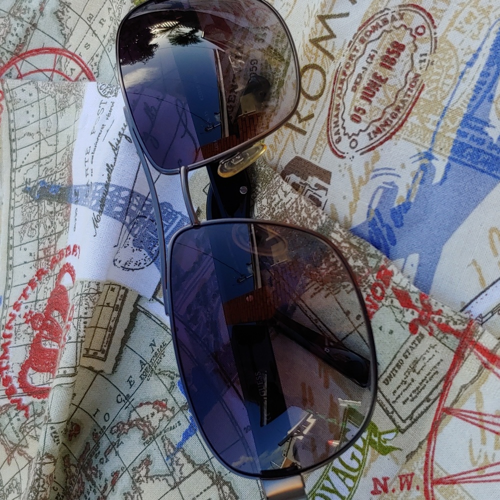 Guess Vintage Unisex Sunglasses with Metal Frame, Smokey Lense